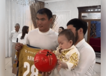 Нұралы Әліп сәбиінің тұсауын кесті