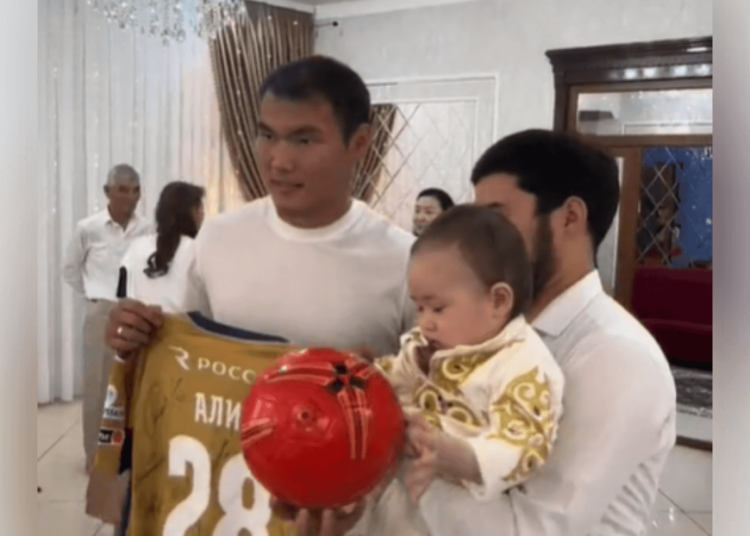 Нұралы Әліп сәбиінің тұсауын кесті