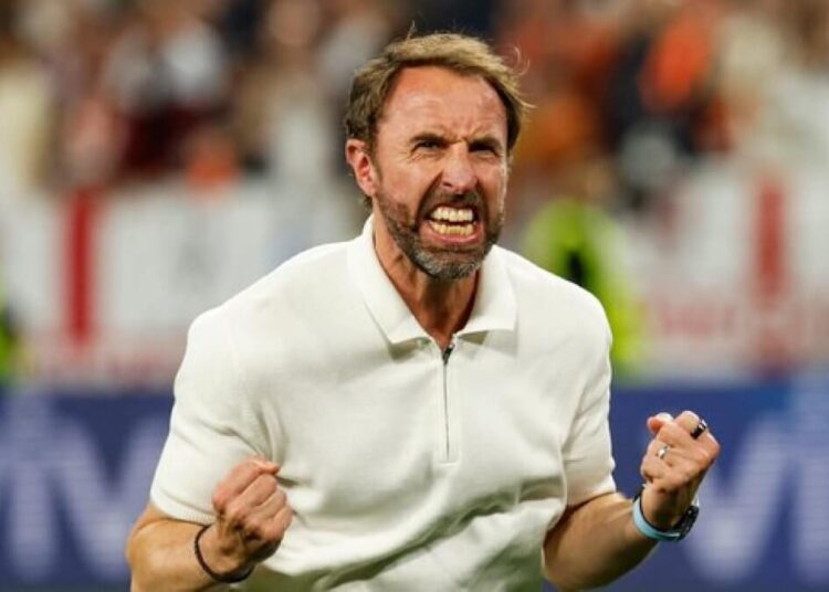 Англия бапкері қызметінен кетті