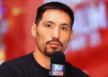 АҚШ-та 1,5 миллион долларлық айқастан бас тартқан Жәнібек Әлімханұлы сынға қалды