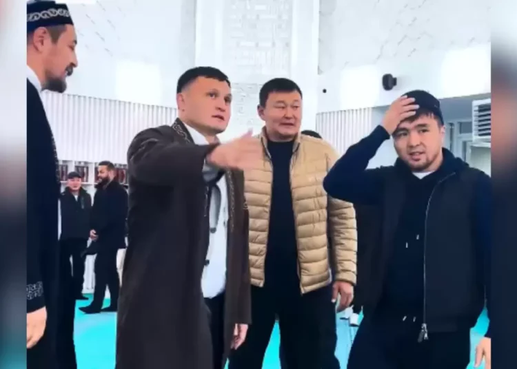 Елдос Сметов енді мешіттің ашылуына барып жүр