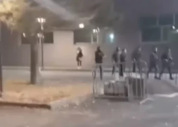 «Жеңіс» пен «Астана» жанкүйерлері Қарағандыда төбелесіп қала жаздады