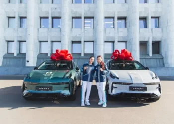 Назым Қызайбай сыйға алған көліктерін сатып жатыр