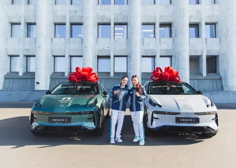 Назым Қызайбай сыйға алған көліктерін сатып жатыр