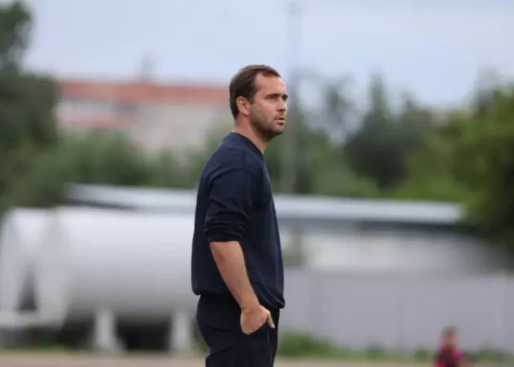 “Қайраттың“ бас жаттықтырушысы қызметінен кетті