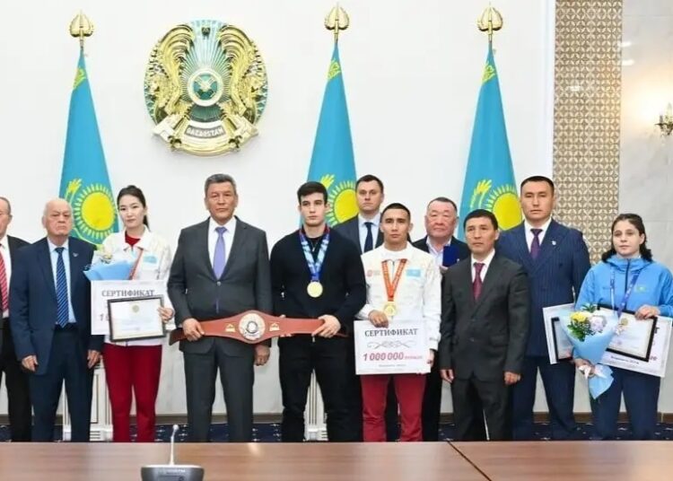 СҚО-да үш спортшыға пәтер берілді