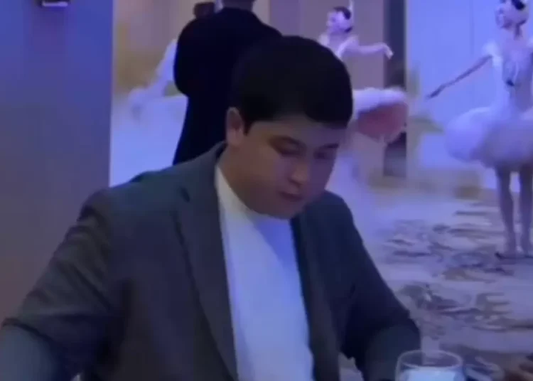 Дәулет Тұрлыхановтың ұлы тағы да елді шулатты