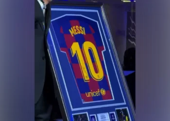 Алматылық блогер Мессидің жейдесін 8 млн теңгеге сатып алды