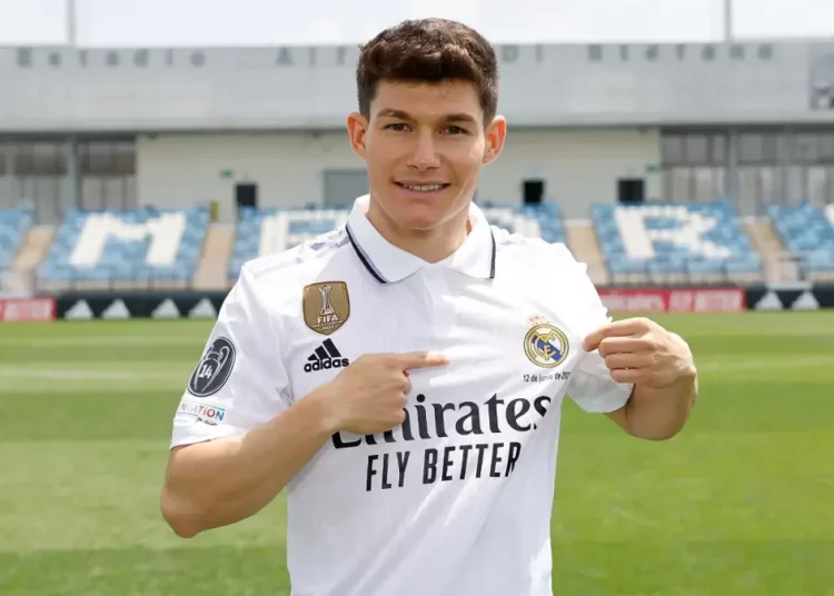 «Реал Мадрид» ойыншысы қызын тастап, оның анасымен көңіл жарастырды