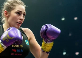 Ангелина Лукас 8 жеңілісі бар венесуэлалық боксшымен жұдырықтасады