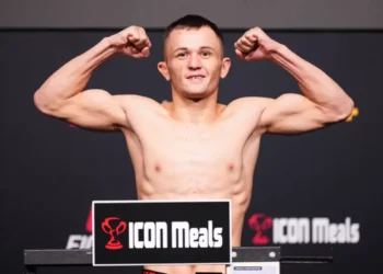 Бекзат Алмахан UFC-дегі екінші жекпе-жегін Макгрегордың командаласымен өткізеді