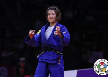 Париждегі сәтсіздіктен кейін татамиге оралған Ута Абэ Бакуде топ жарды