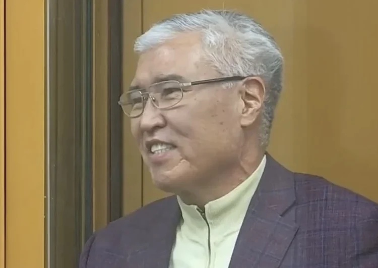 Аштық жариялғаны өтірік! Арыстанбек түрмеде тамақты асап жатыр