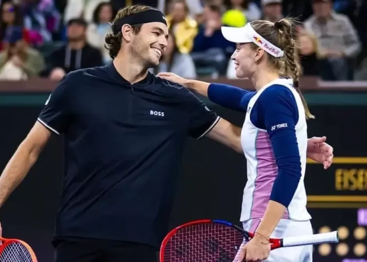 Америкалық теннисші Рыбакинаға бірге болуға ұсыныс тастады