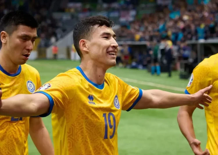 Британдар Бақтиер Зайнутдиновты көкке көтеріп жатыр