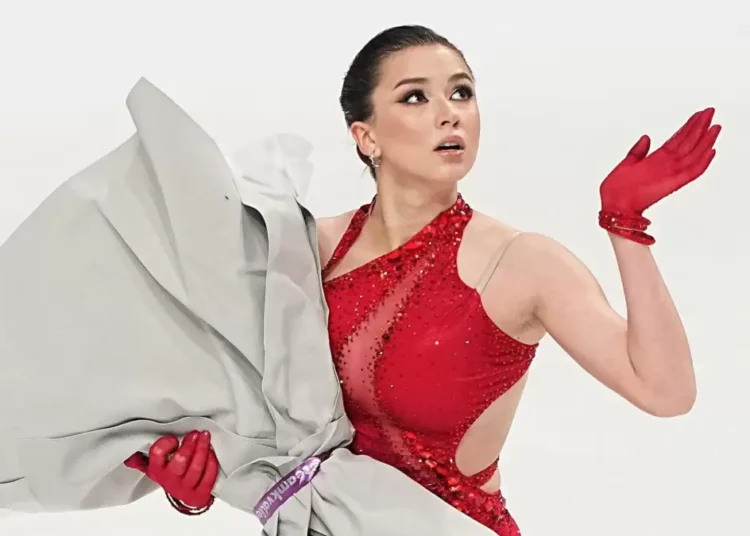 Камила Валиева жаңа образда бой көрсетті (ФОТО)