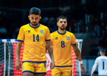 Лео мен Дуглас Қазақстан құрамасынан кетеді