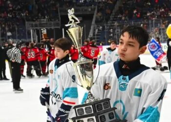 Астаналық жас хоккейшілер Канадада күміс жүлде қанжығалады