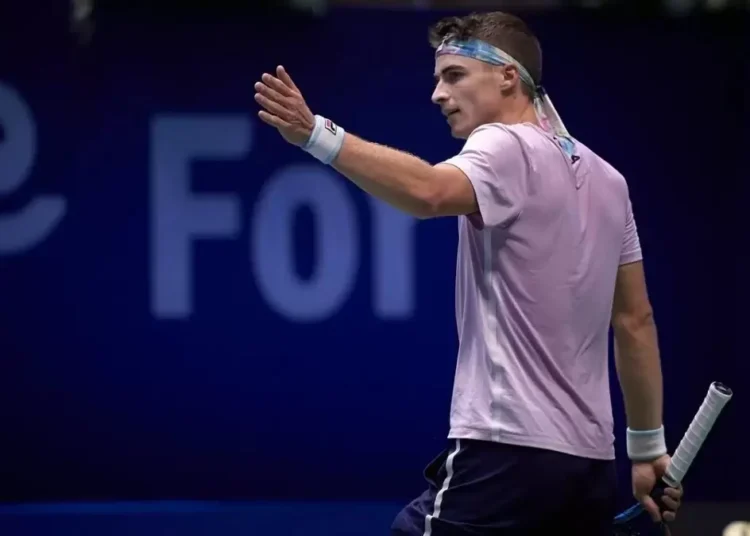 Қазақстандық Тимофей Скатов 40 жастағы теннисшіден жеңіліп қалды