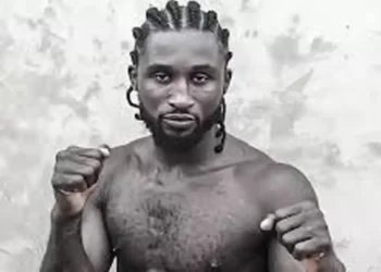 Нигериялық боксшы рингте есінен танып, артынша көз жұмды