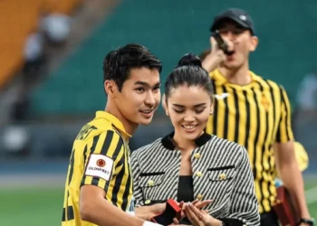 «Жарқ етіп сөнген 20 жас». Бекзат Саттарханов туралы жинақ жарық көрді