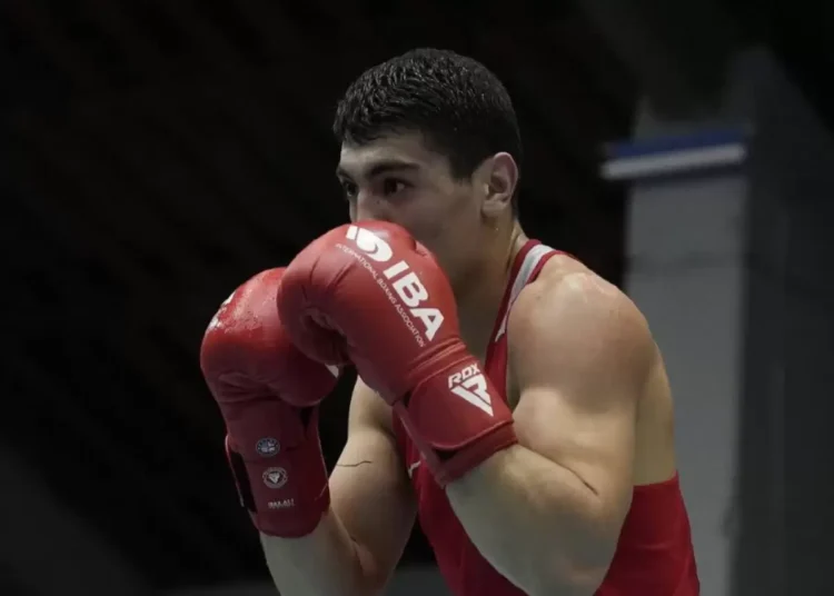 Қазақстандық Фарух Тохтасынов өзбек боксшысынан жеңіліп қалды