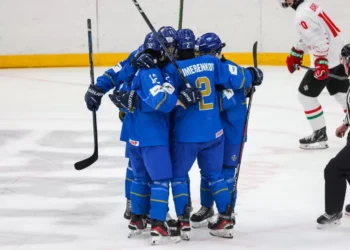 Қазақстанның жасөспірім хоккейшілері әлем чемпионатында алғаш рет жеңіске жетті