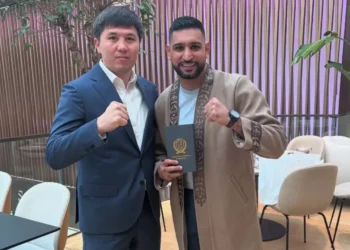 Әйгілі боксшы Амир Хан Астанада Мерей Ақшаловпен кездесті