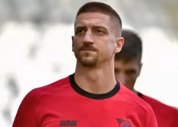 «Барселона» жас жұлдызды қатарына қосты