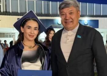 Әлем кубогі: екі боксшы ширек, біреуі жартылай финалға өтті