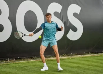 Әлем кубогі: екі боксшы ширек, біреуі жартылай финалға өтті