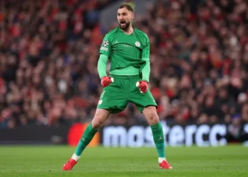 Назым Қызайбай 40 балаға қуаныш сыйлады