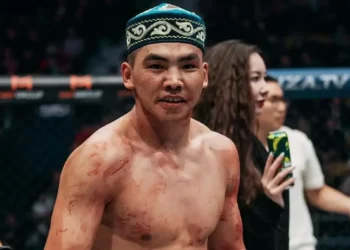 Назым Қызайбай 40 балаға қуаныш сыйлады