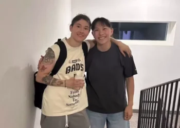 Назым Қызайбай 40 балаға қуаныш сыйлады