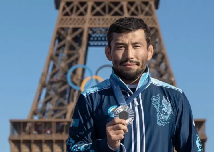 Танымал балуан әлем чемпионатында төрт тісінен айырылды