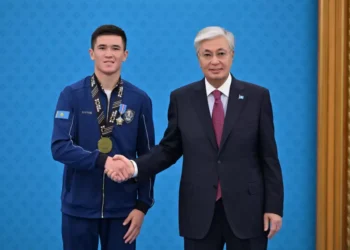 Тоқаев бапкерлер мен боксшыларды ​​​​​​​«Құрмет» орденімен марапаттады