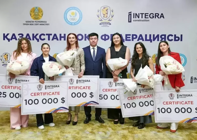 Тоқаев бапкерлер мен боксшыларды «Құрмет» орденімен марапаттады