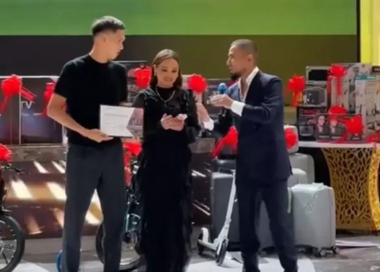 Шерхан Қалмырза қажылыққа барады