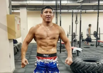 Шерхан Қалмырза қажылыққа барады