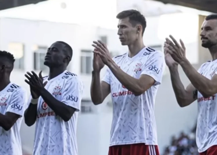 “Барселона” шабуылшы Виктор Осимхенді сатып алмақ ниетте