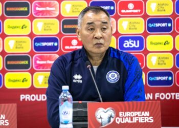 Жәнібек Әлімханұлы үш белбеу сарапқа салынатын тарихи жекпе-жекке қол қойды