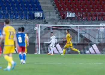 Жәнібек Әлімханұлы үш белбеу сарапқа салынатын тарихи жекпе-жекке қол қойды