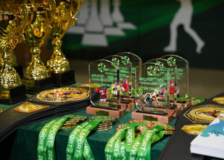 Ербол Мырзабосынов дзюдодан жүлде еншіліген жеңімпаздарды марапаттады