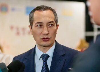 Жәнібек Әлімханұлы мен Лараның жекпе-жегі ресми түрде тоқтатылды