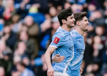 Бибісара Асаубаева ресейлік әлем чемпионын тізе бүктірді