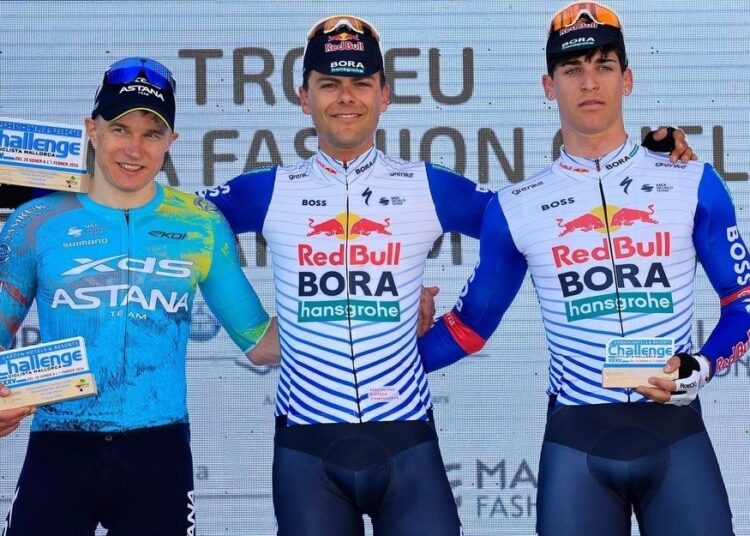 «Барыс» «Амурға» буллиттен есе жіберді